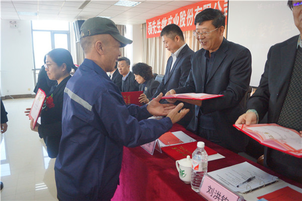 乐鱼体育生物召开2018年度表彰奖励大会暨2019年度工作规划大会